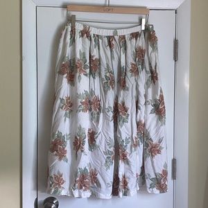 🎉100% Rayon White Floral Hibiscus Skirt